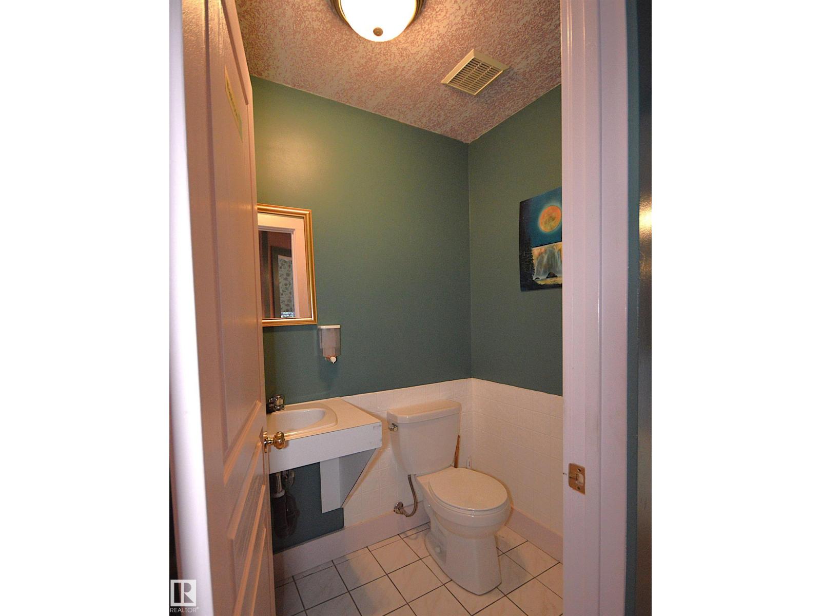 5023 51 Ave Av Property Photo 14