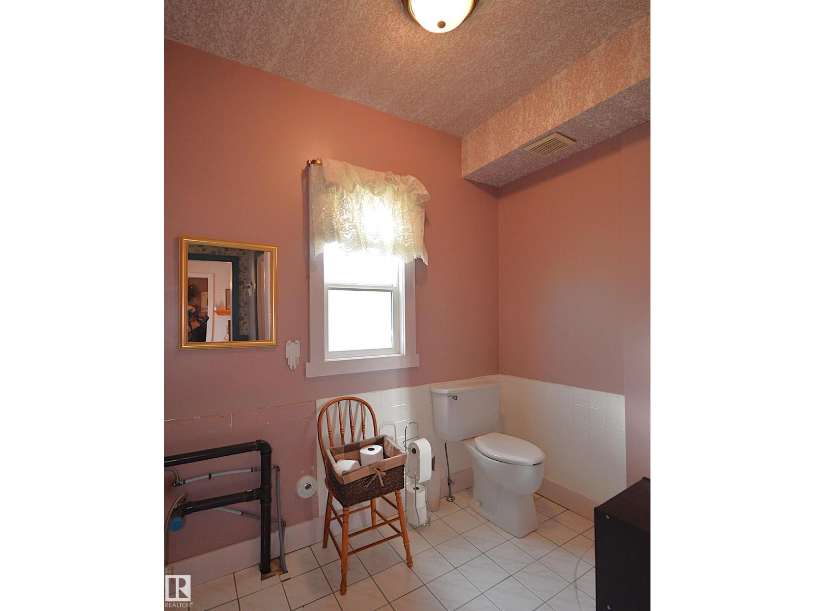 5023 51 Ave Av Property Photo 16