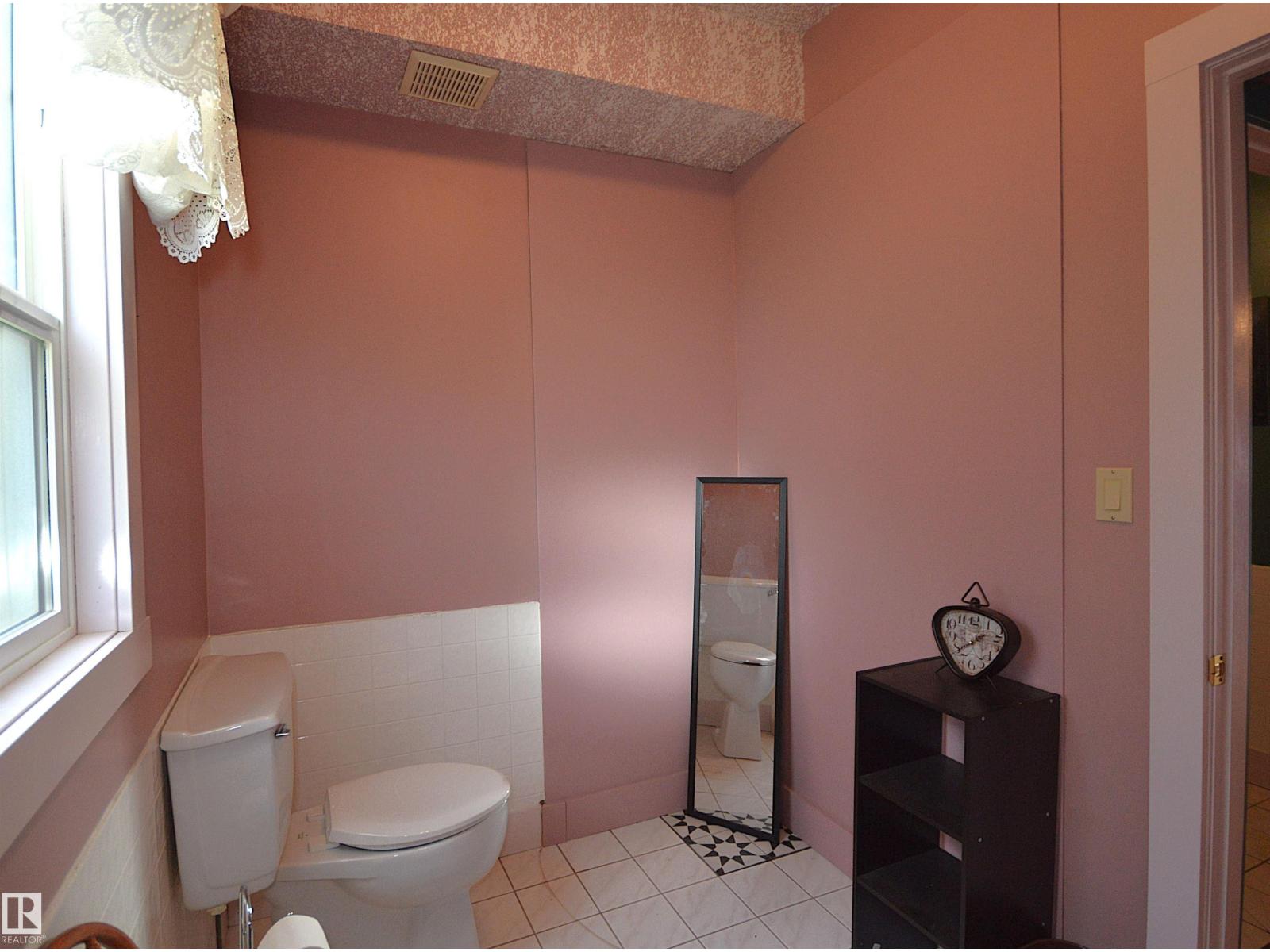 5023 51 Ave Av Property Photo 17