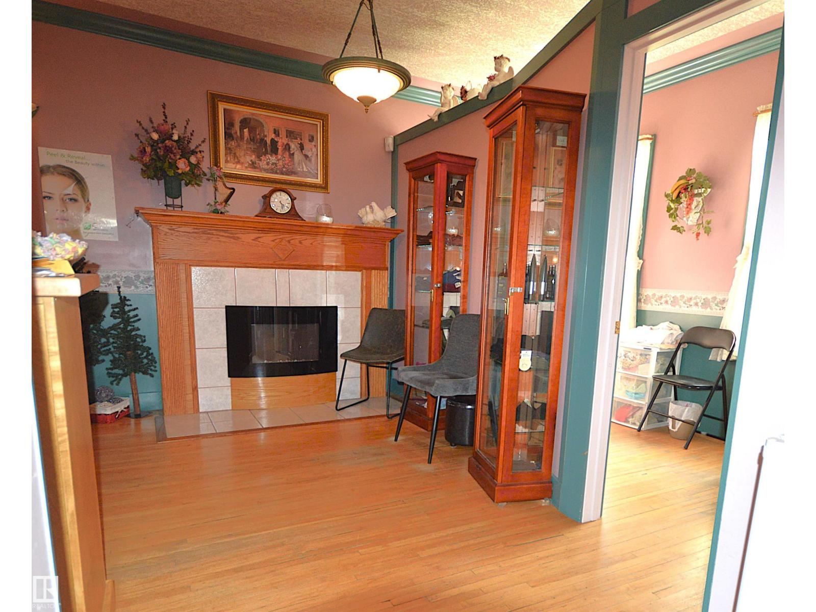 5023 51 Ave Av Property Photo 20