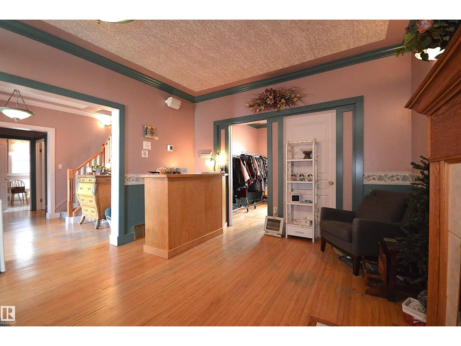 5023 51 Ave Av Property Photo 23