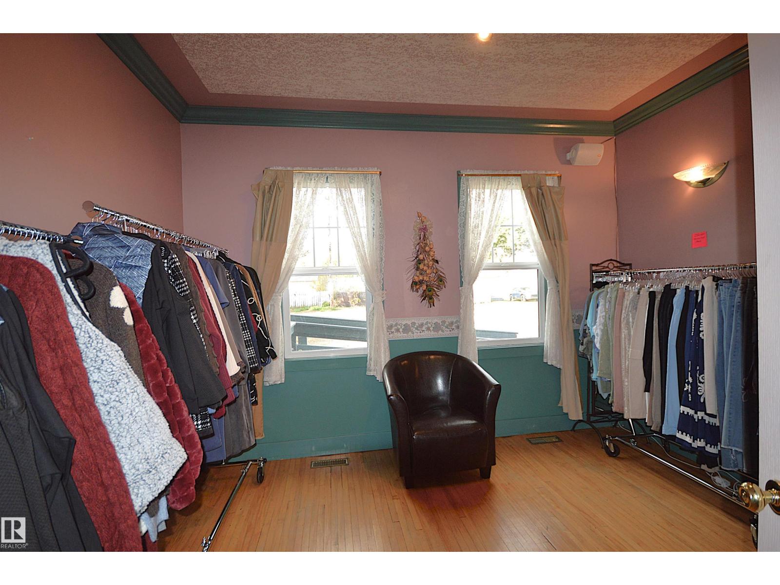 5023 51 Ave Av Property Photo 25