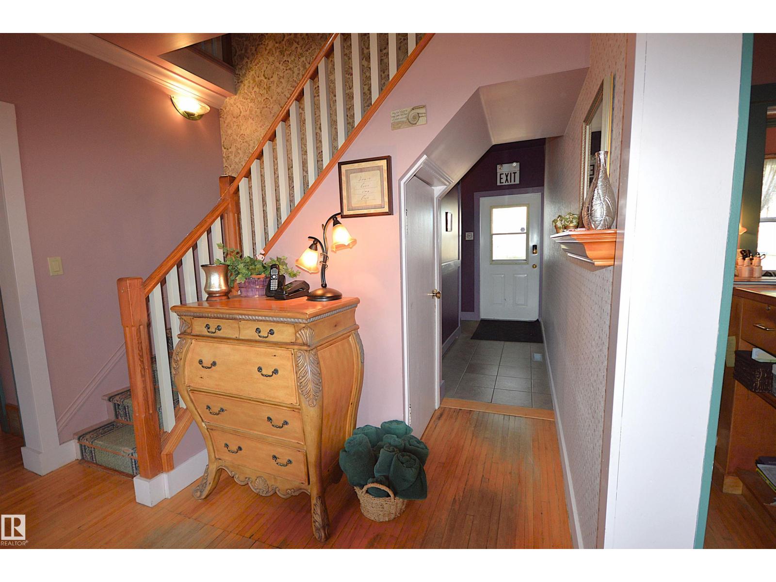 5023 51 Ave Av Property Photo 27