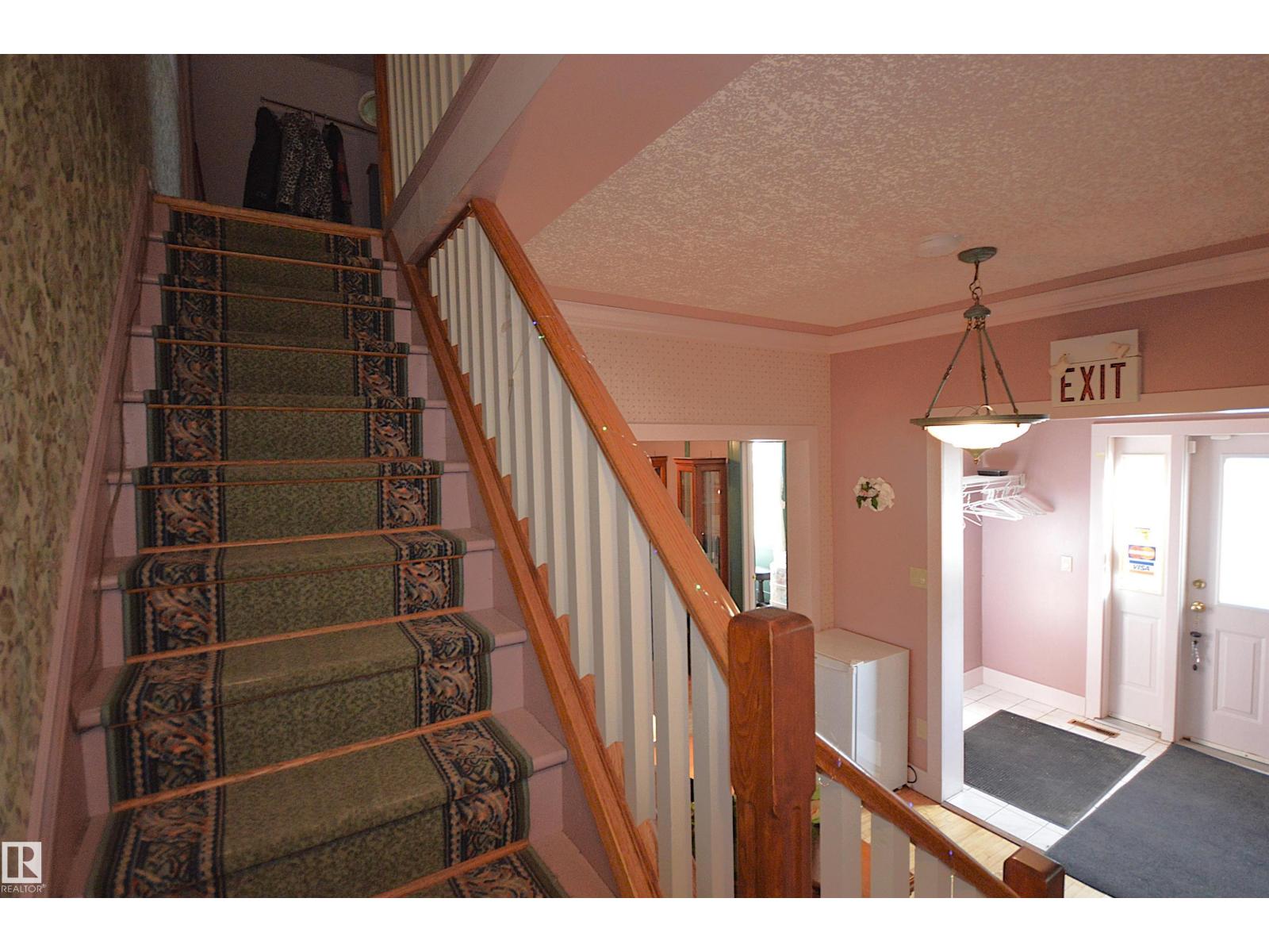 5023 51 Ave Av Property Photo 34