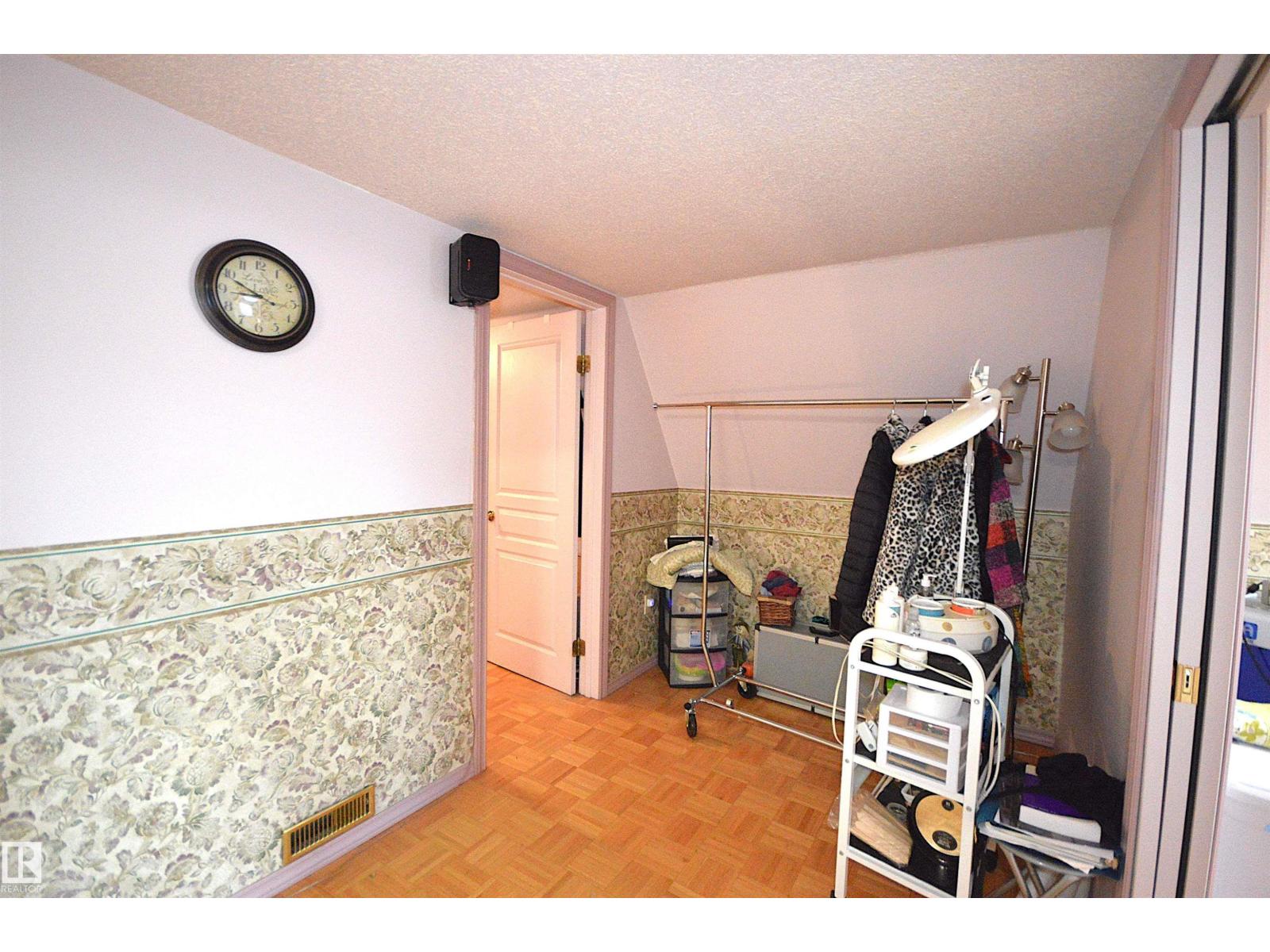 5023 51 Ave Av Property Photo 43