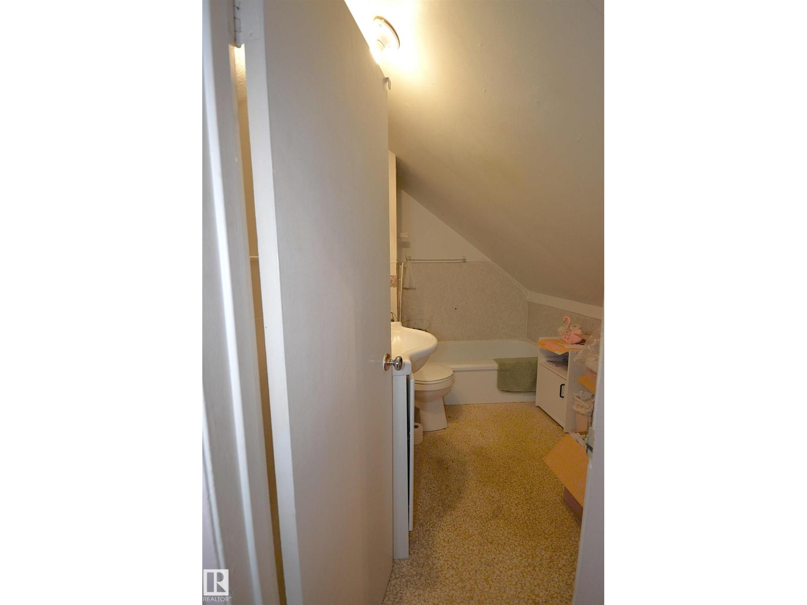 5023 51 Ave Av Property Photo 44