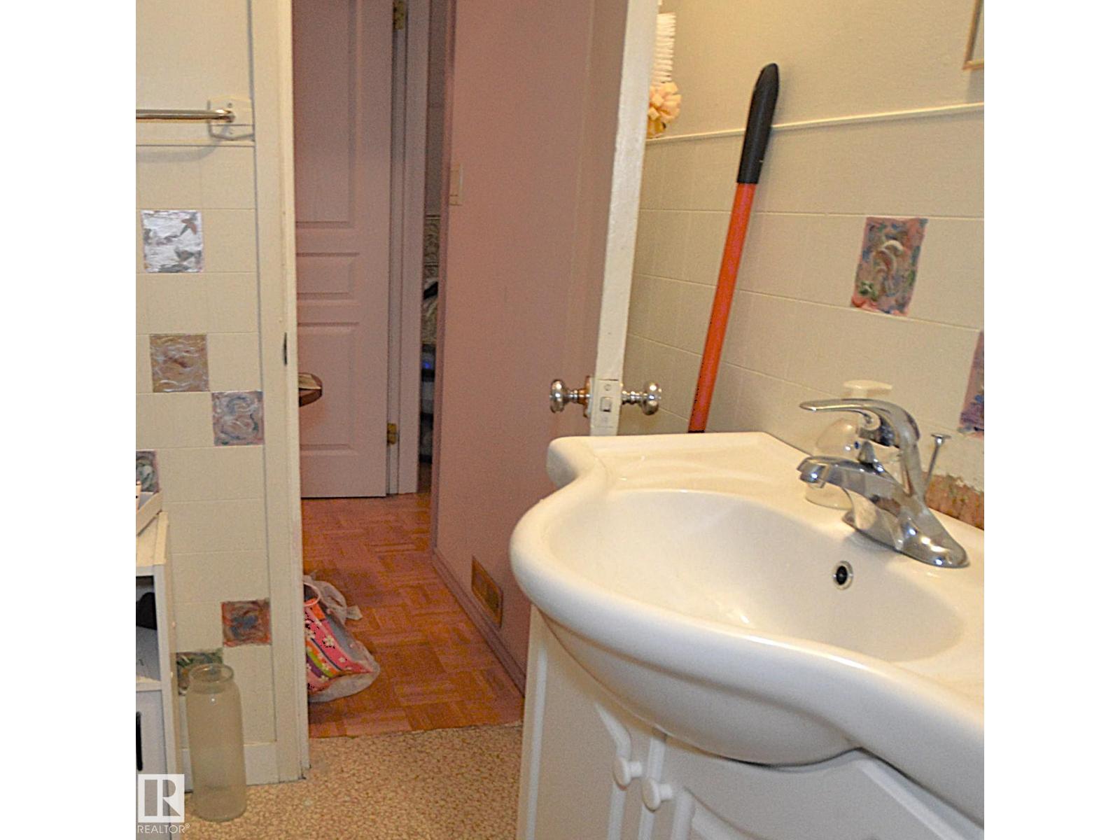 5023 51 Ave Av Property Photo 45