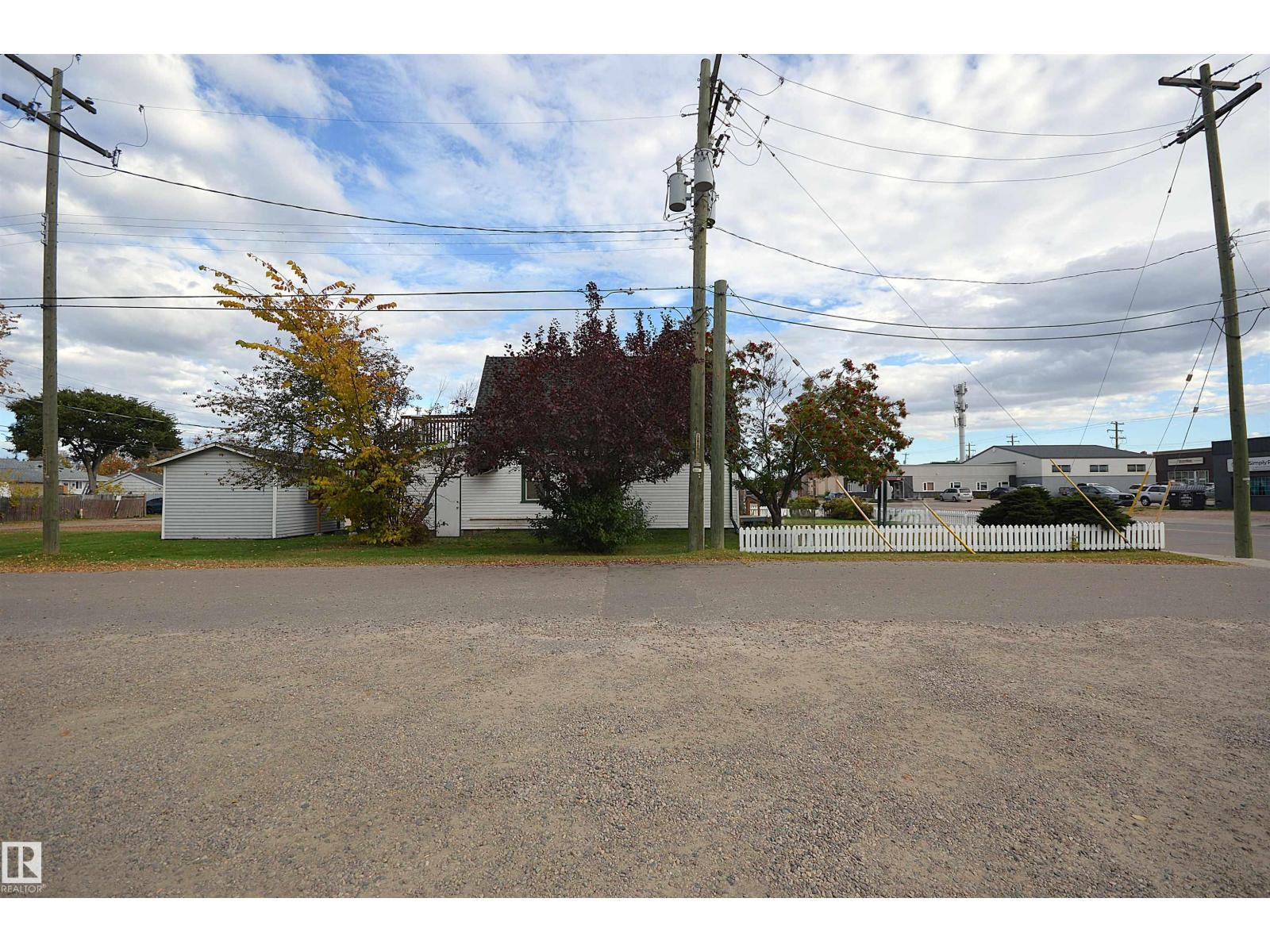 5023 51 Ave Av Property Photo 46