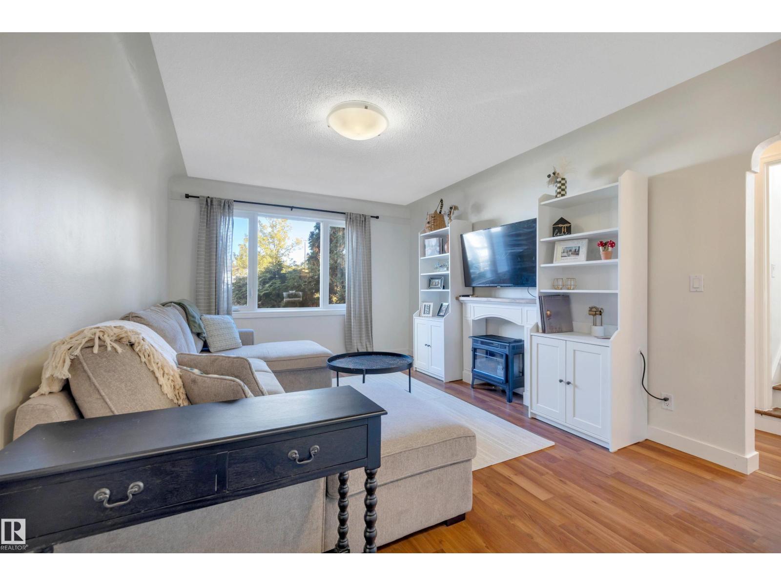 10647 68 Av Nw Property Photo 4