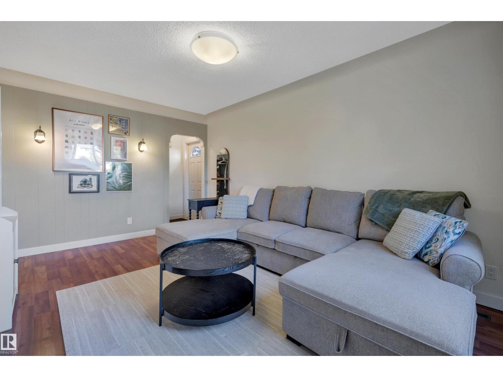 10647 68 Av Nw Property Photo 6