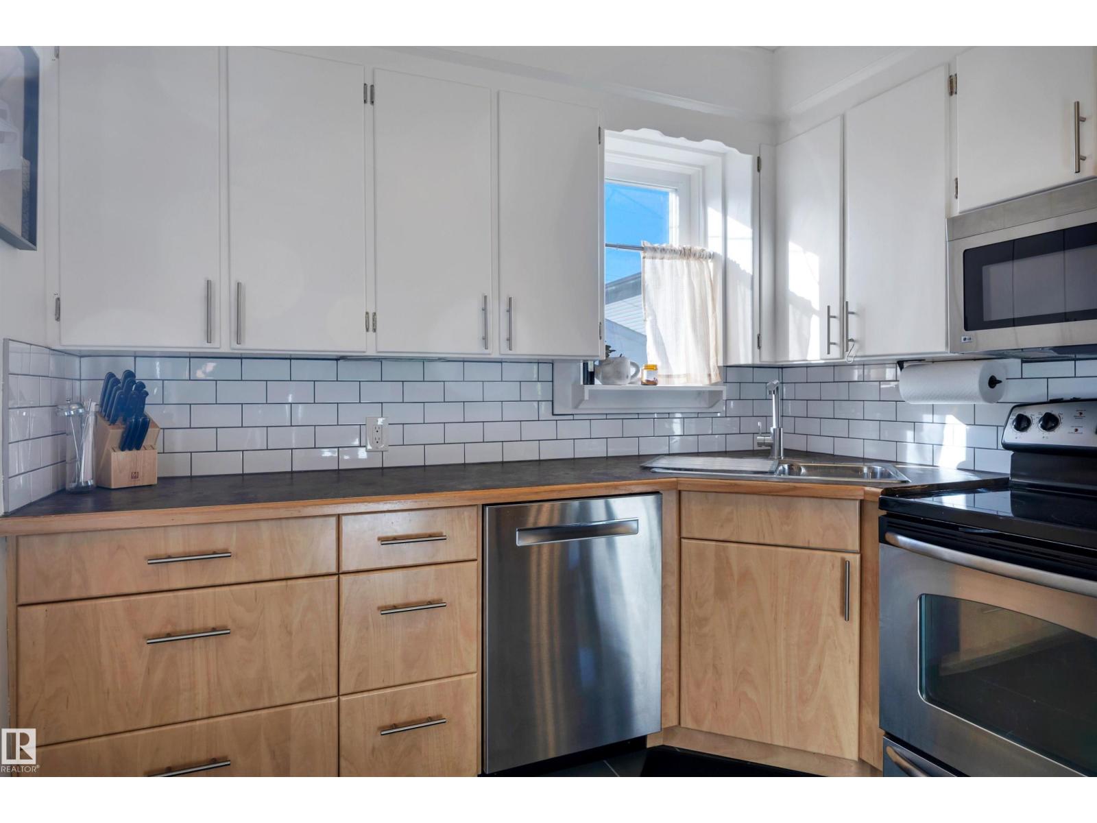 10647 68 Av Nw Property Photo 9