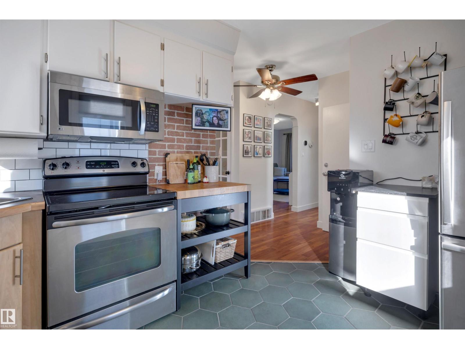 10647 68 Av Nw Property Photo 12