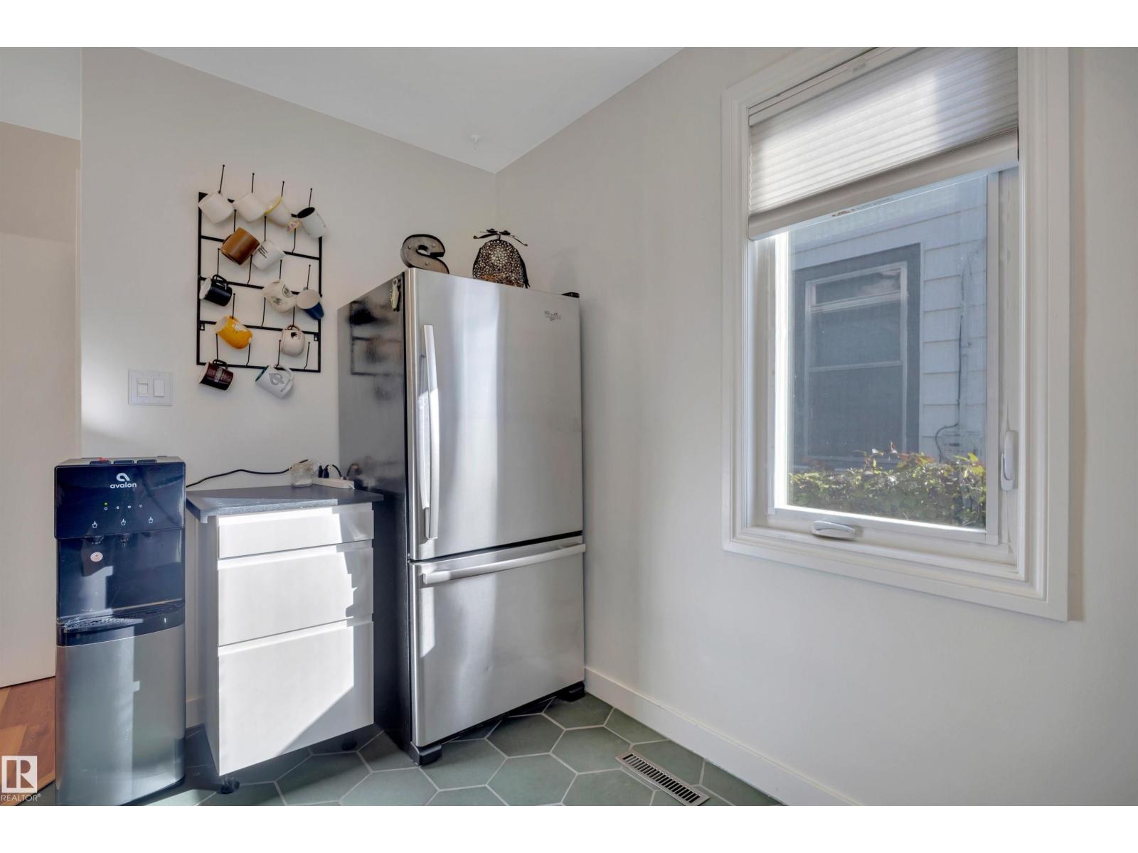 10647 68 Av Nw Property Photo 13