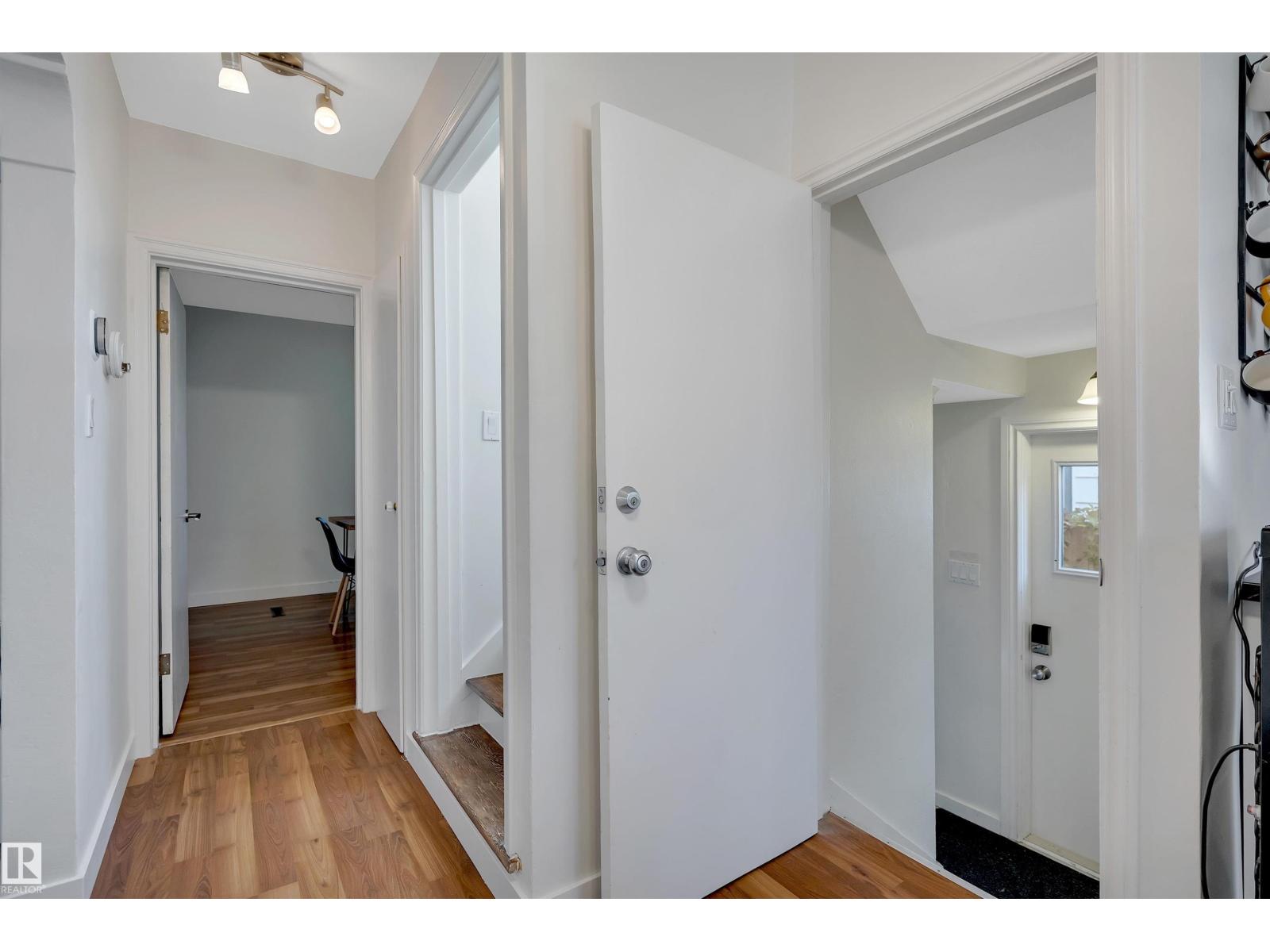 10647 68 Av Nw Property Photo 14