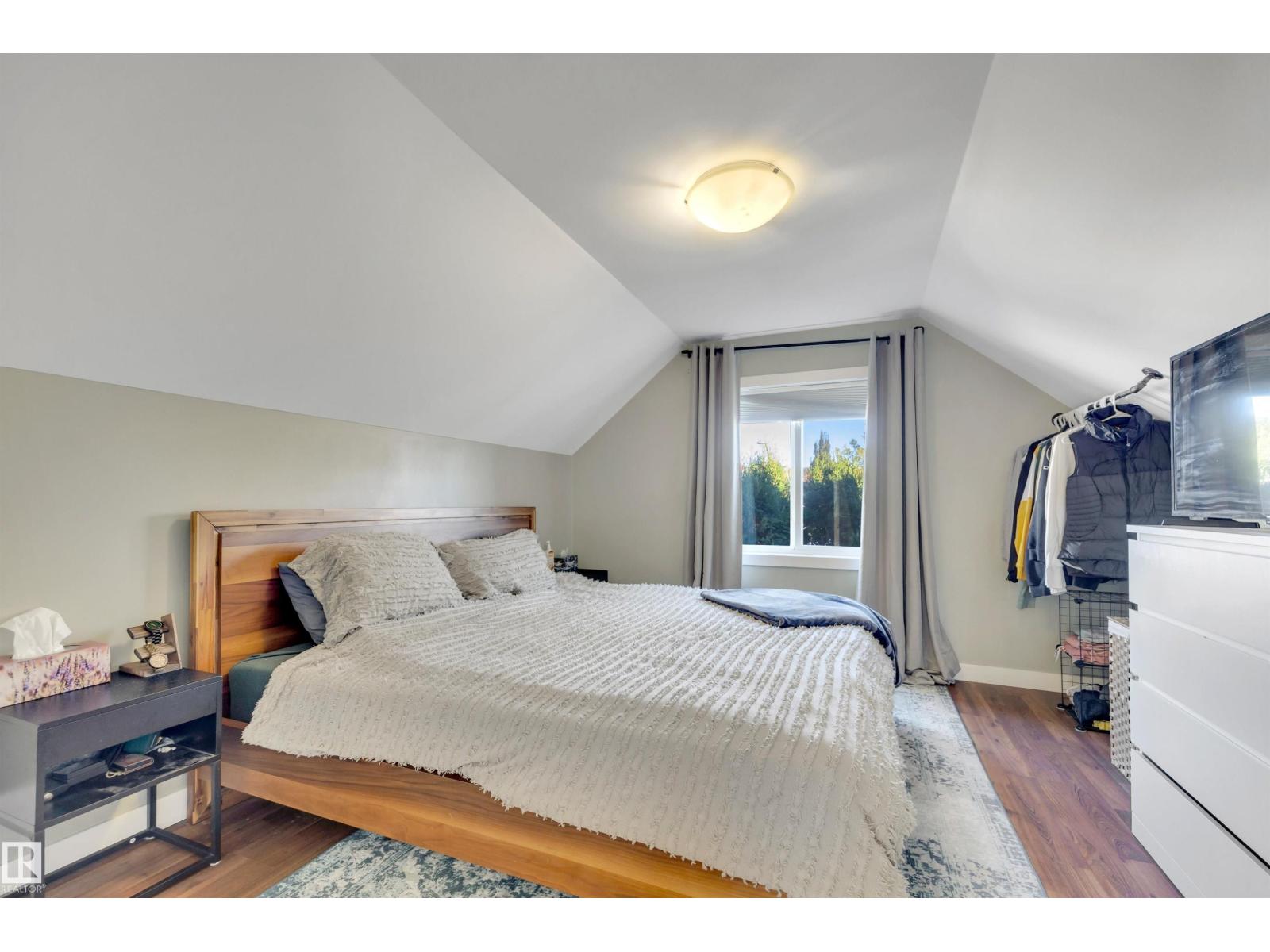 10647 68 Av Nw Property Photo 24