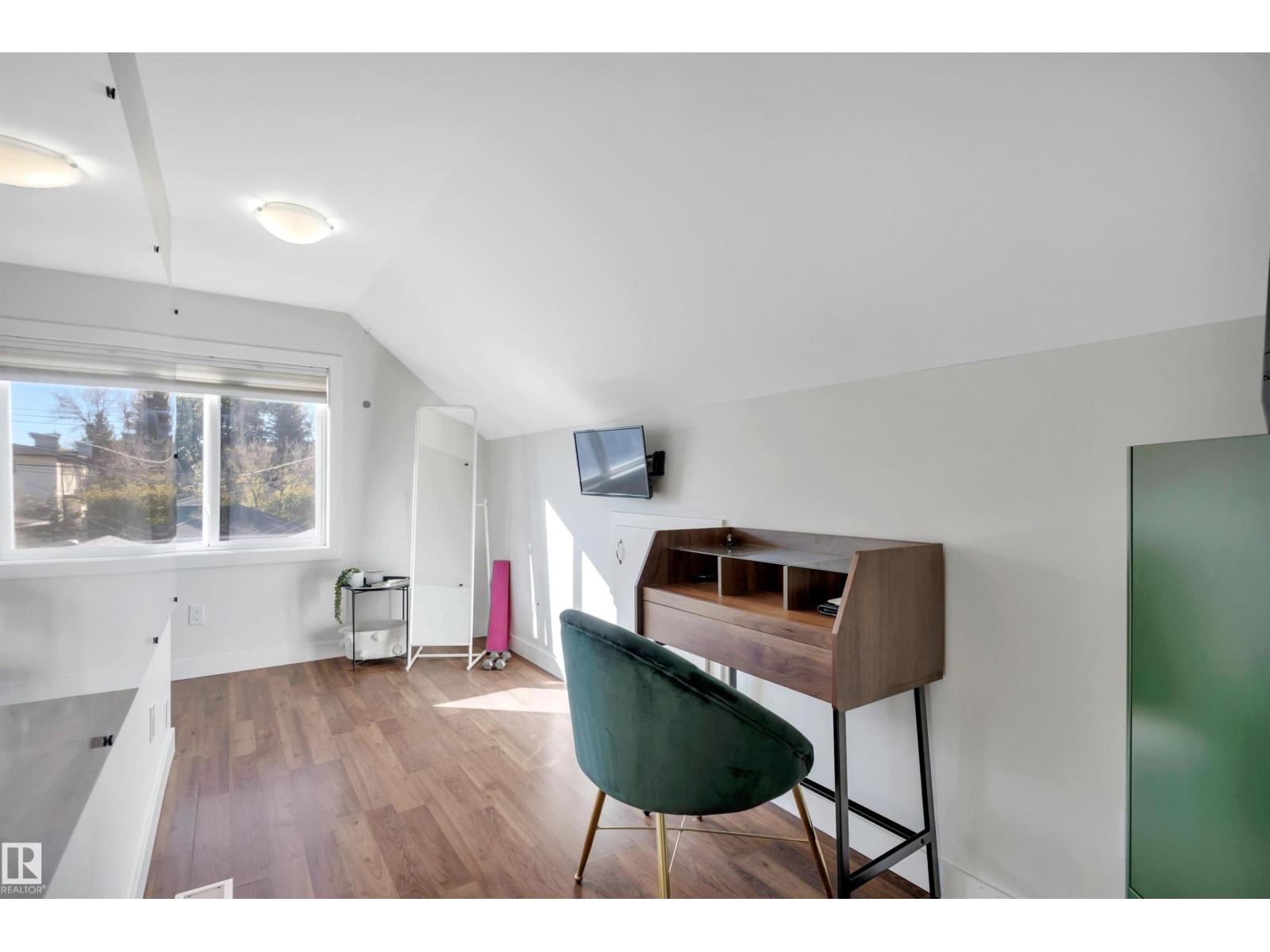 10647 68 Av Nw Property Photo 26