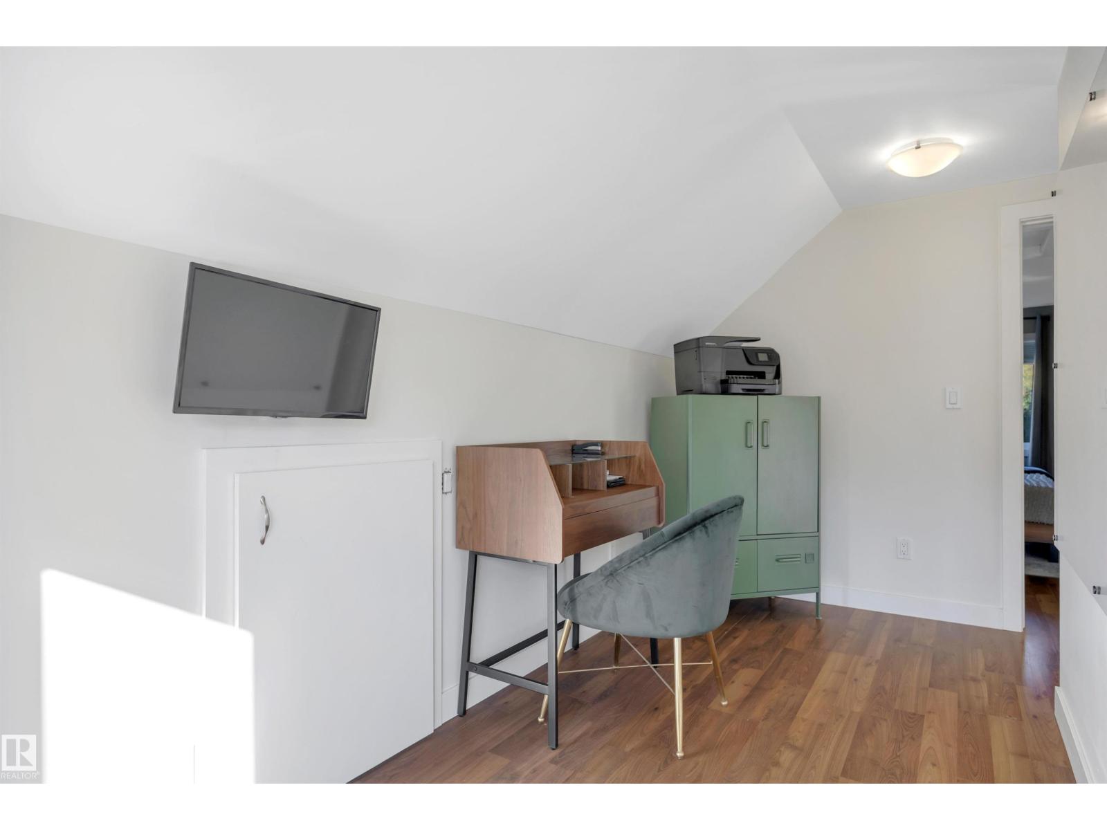 10647 68 Av Nw Property Photo 27