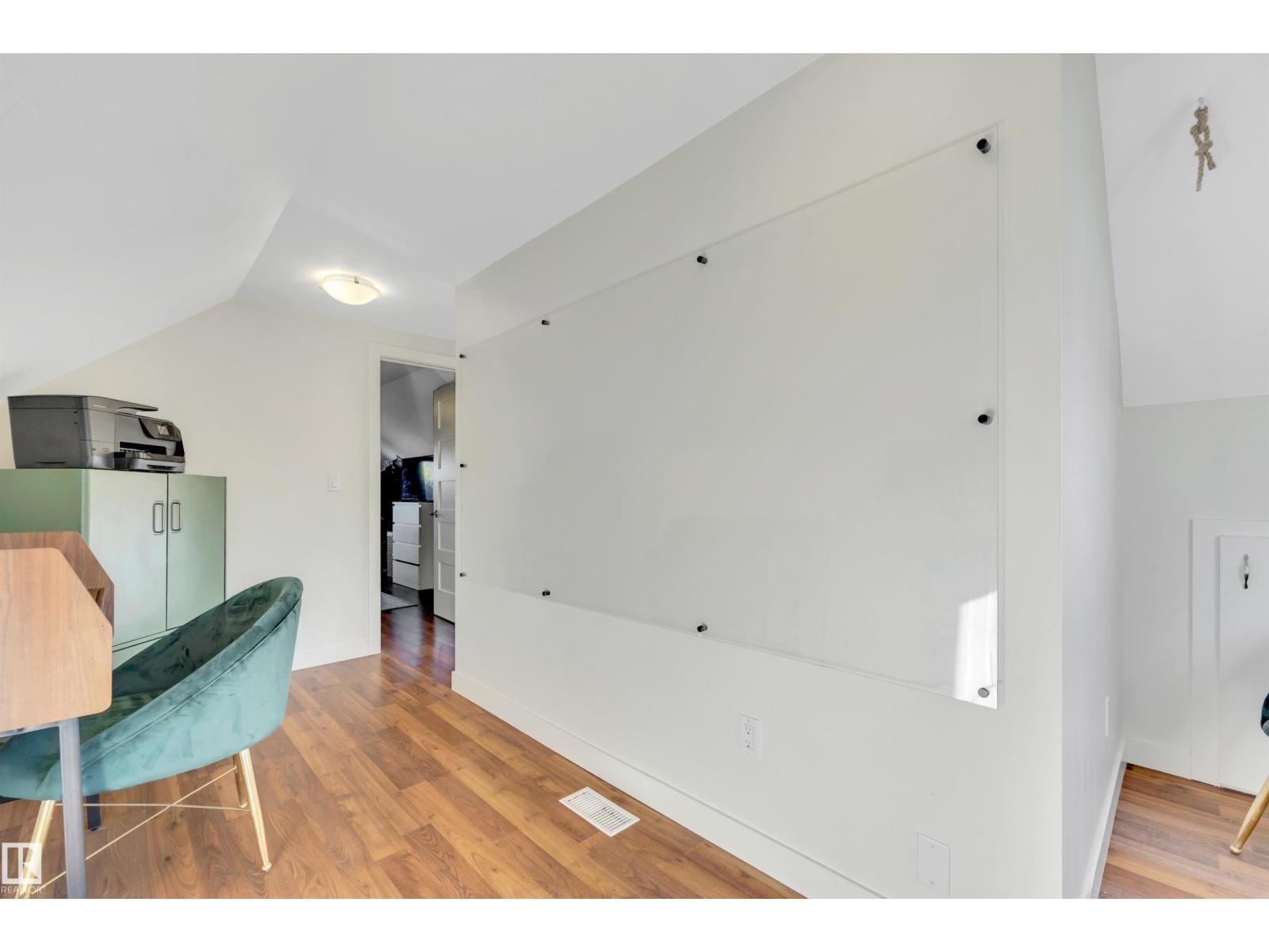 10647 68 Av Nw Property Photo 28