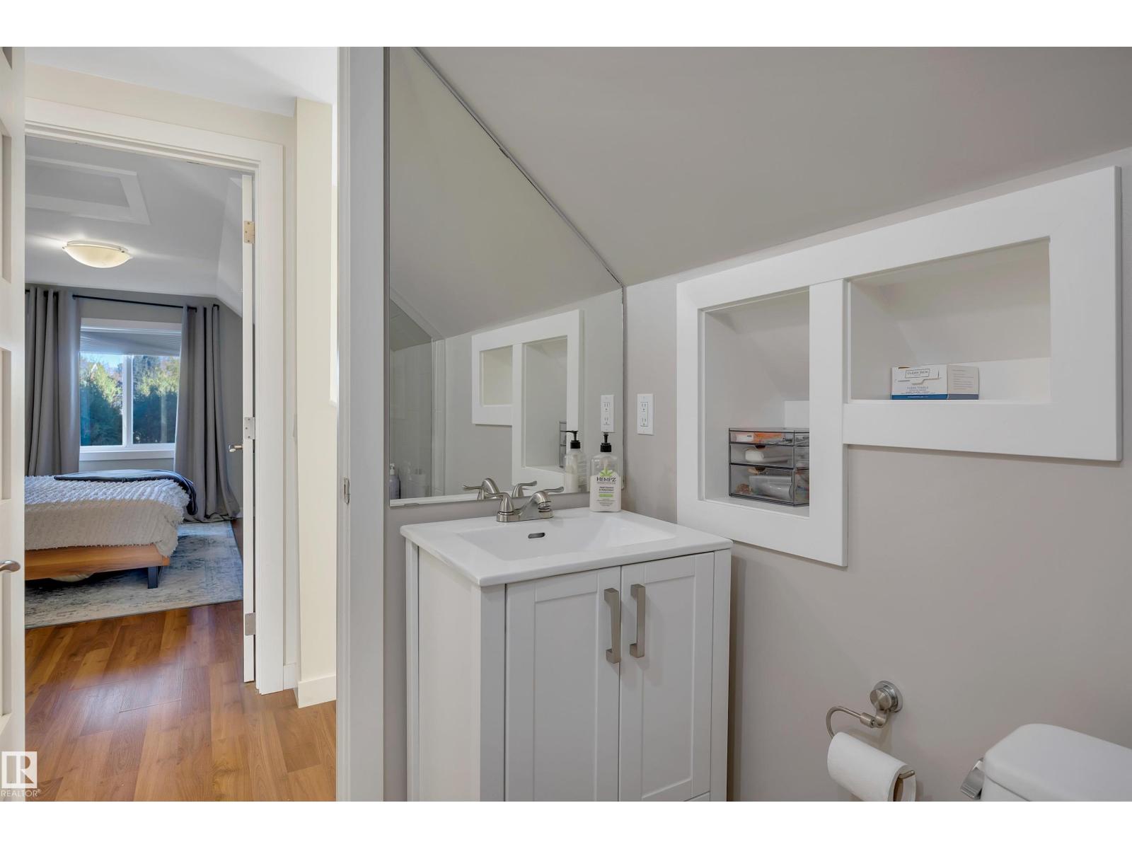 10647 68 Av Nw Property Photo 30