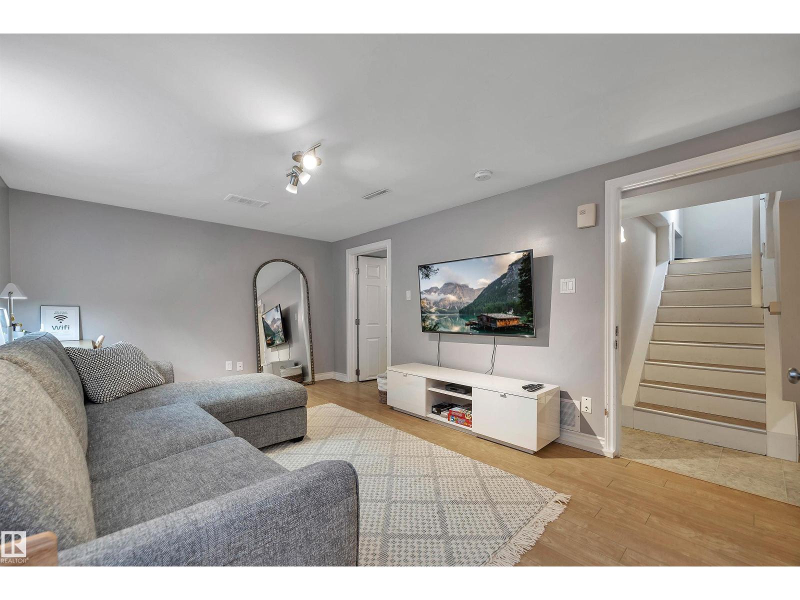 10647 68 Av Nw Property Photo 31