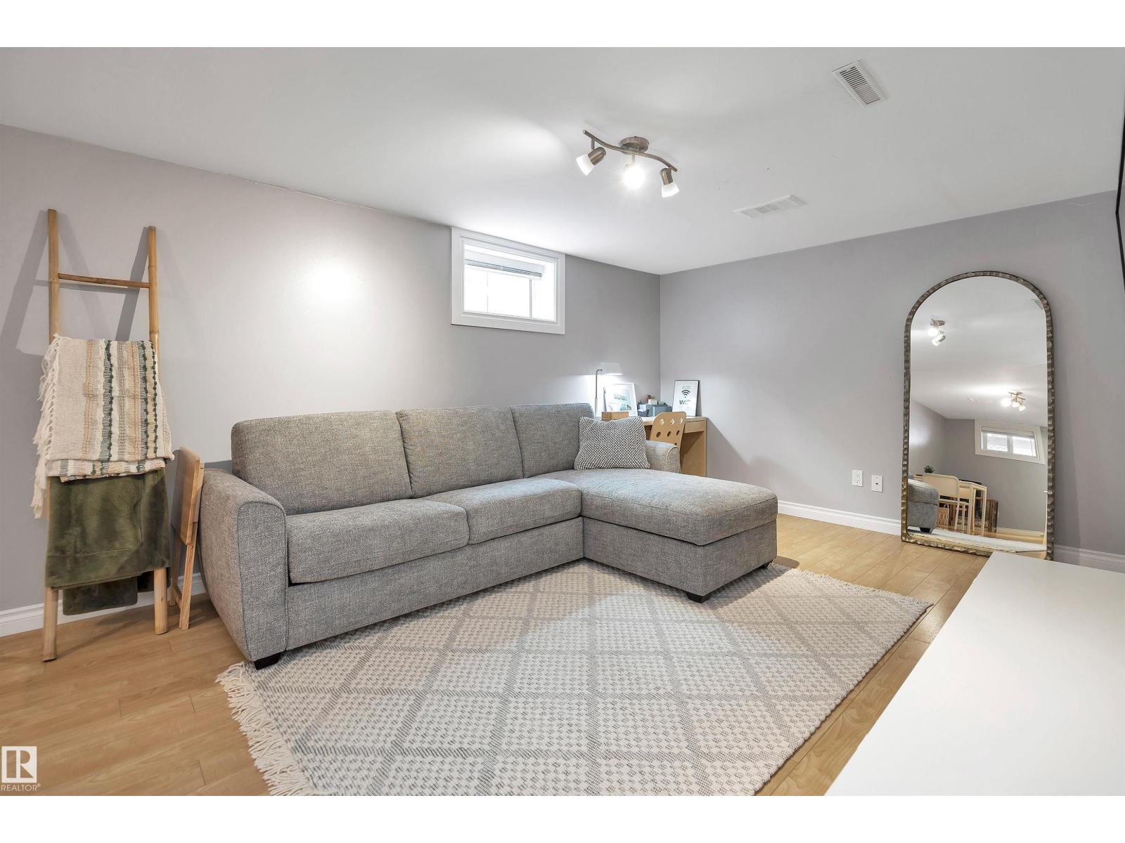 10647 68 Av Nw Property Photo 32