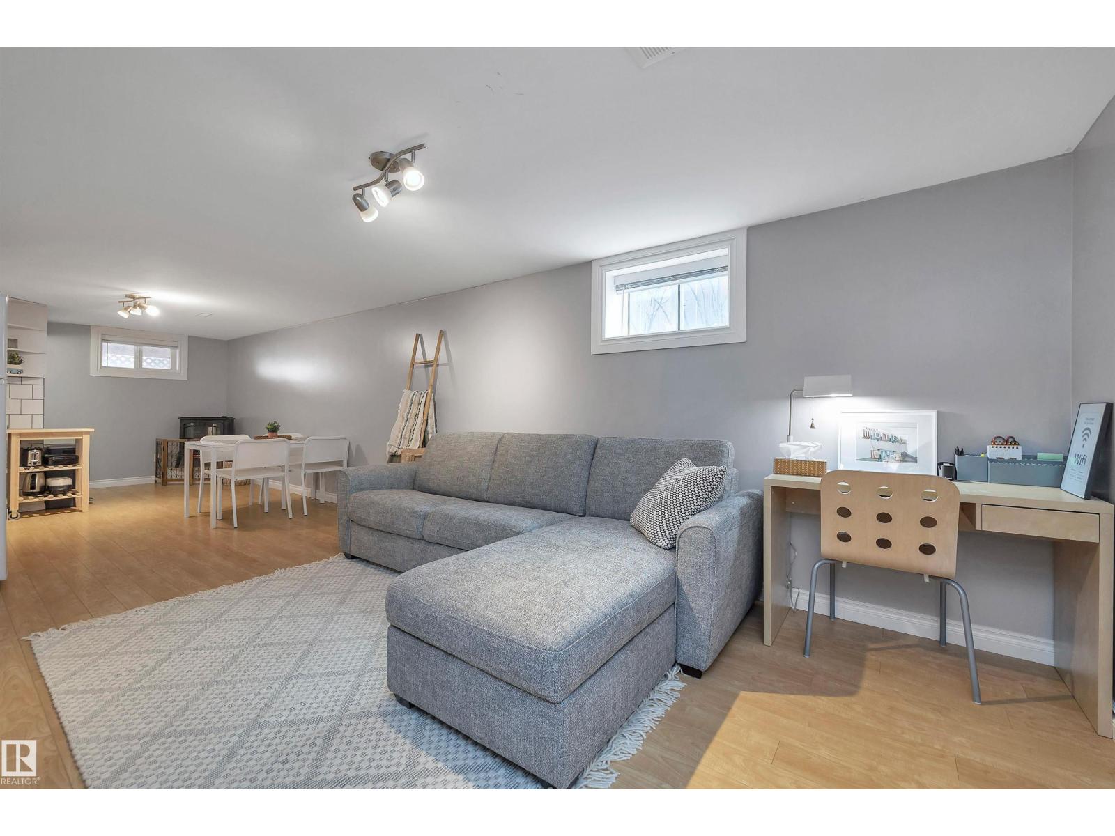 10647 68 Av Nw Property Photo 33