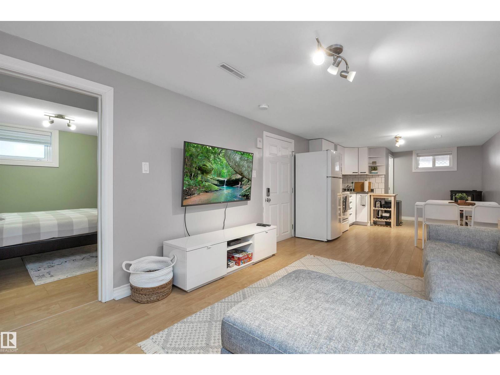 10647 68 Av Nw Property Photo 34