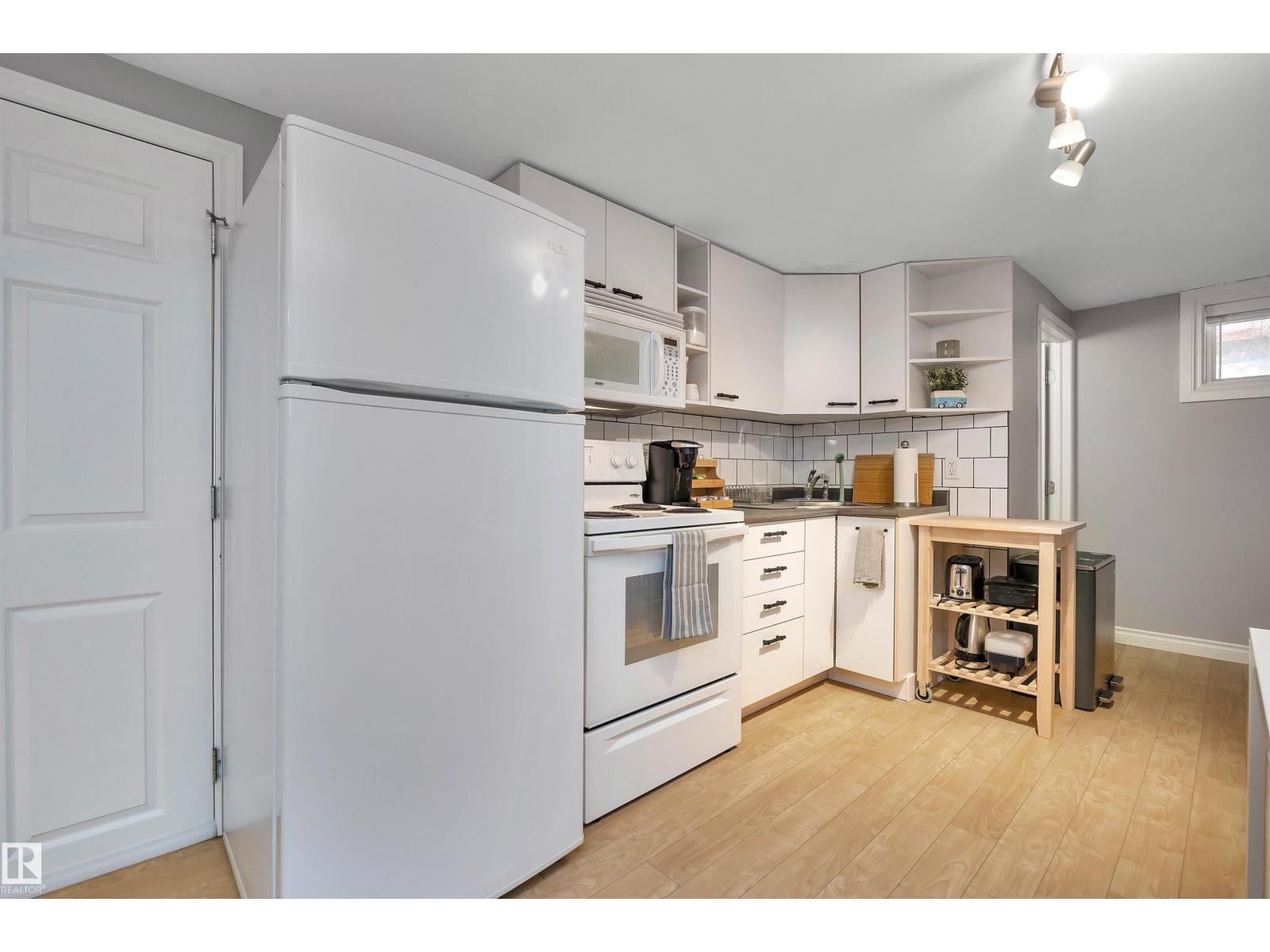 10647 68 Av Nw Property Photo 35