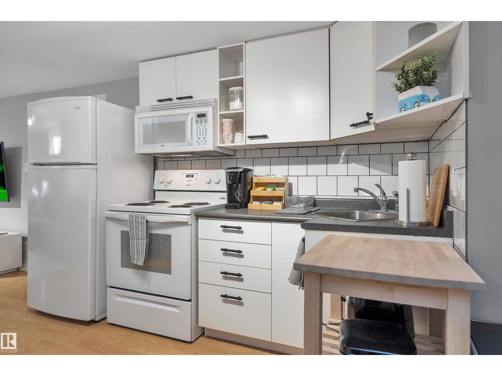 10647 68 Av Nw Property Photo 36