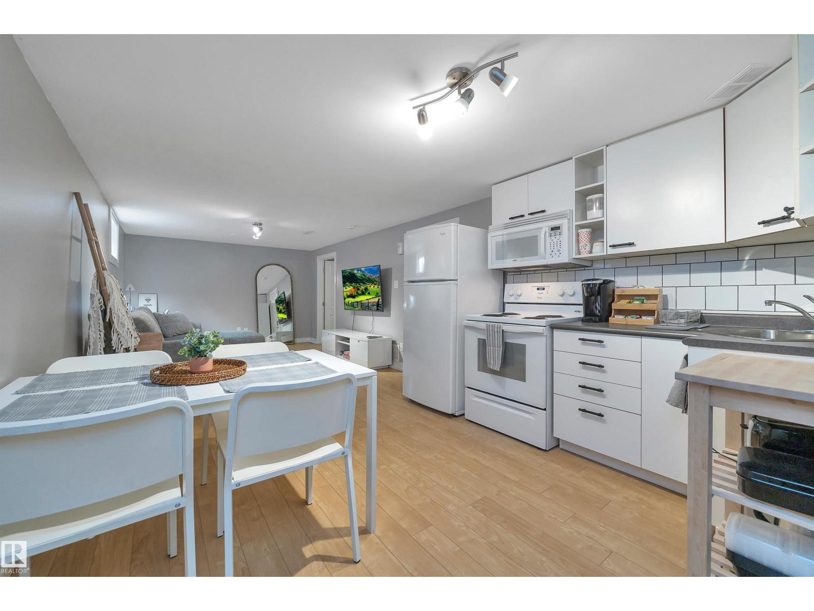 10647 68 Av Nw Property Photo 39