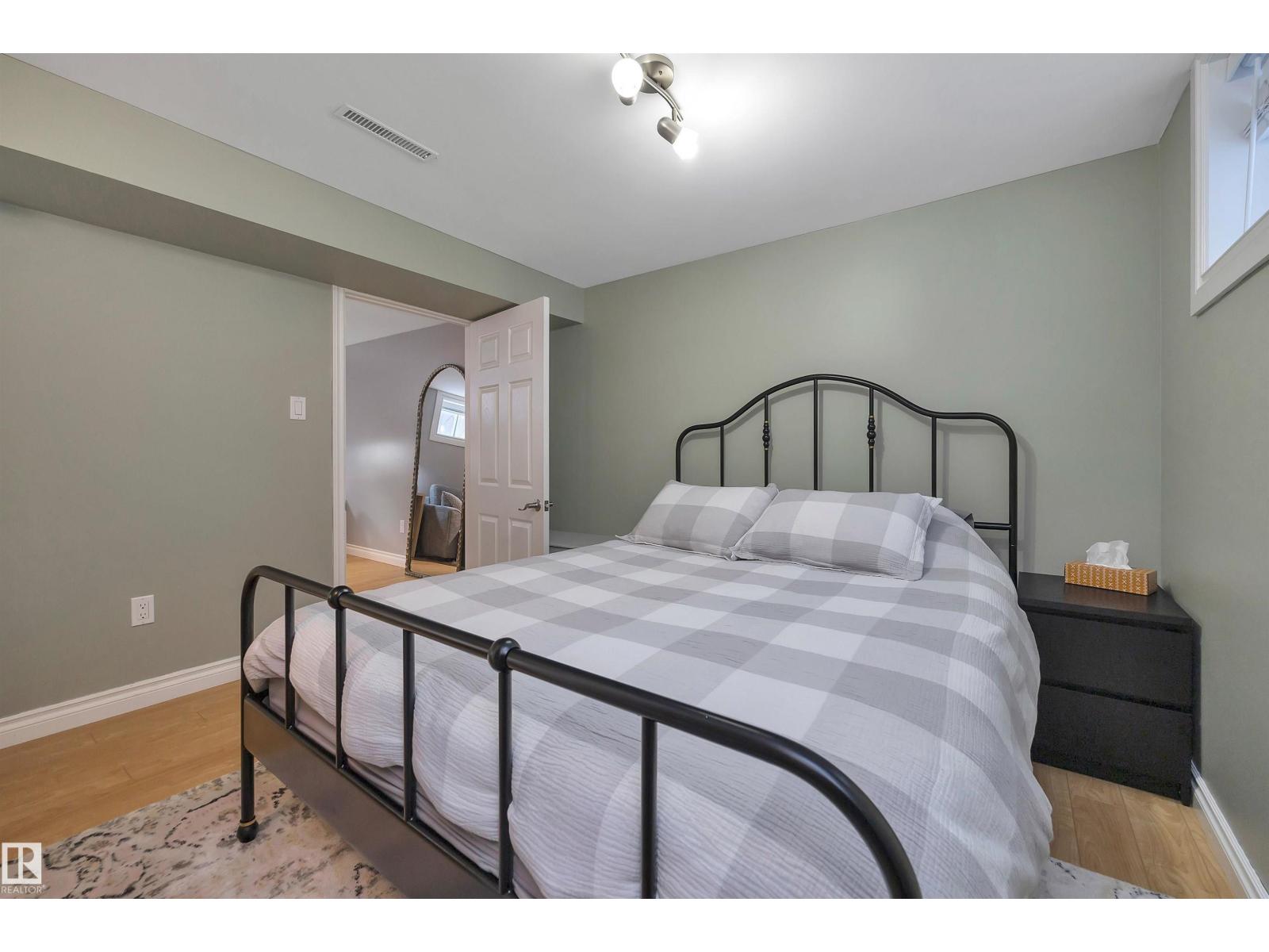10647 68 Av Nw Property Photo 42