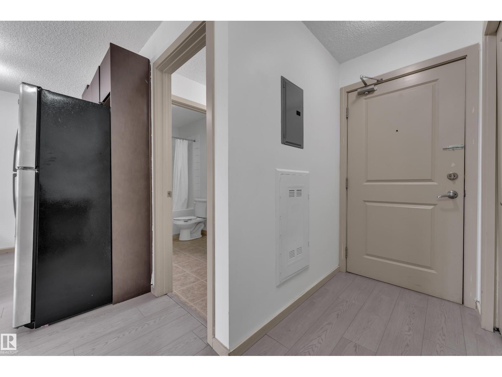#320 3357 16a Av Nw Property Photo 10