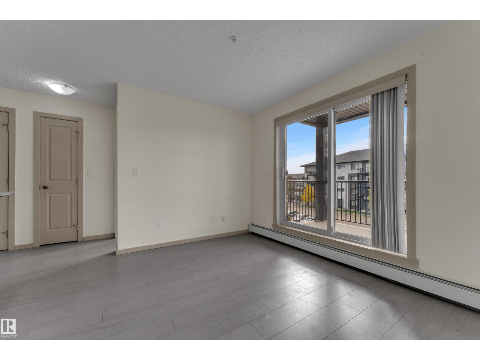 #320 3357 16a Av Nw Property Photo 23