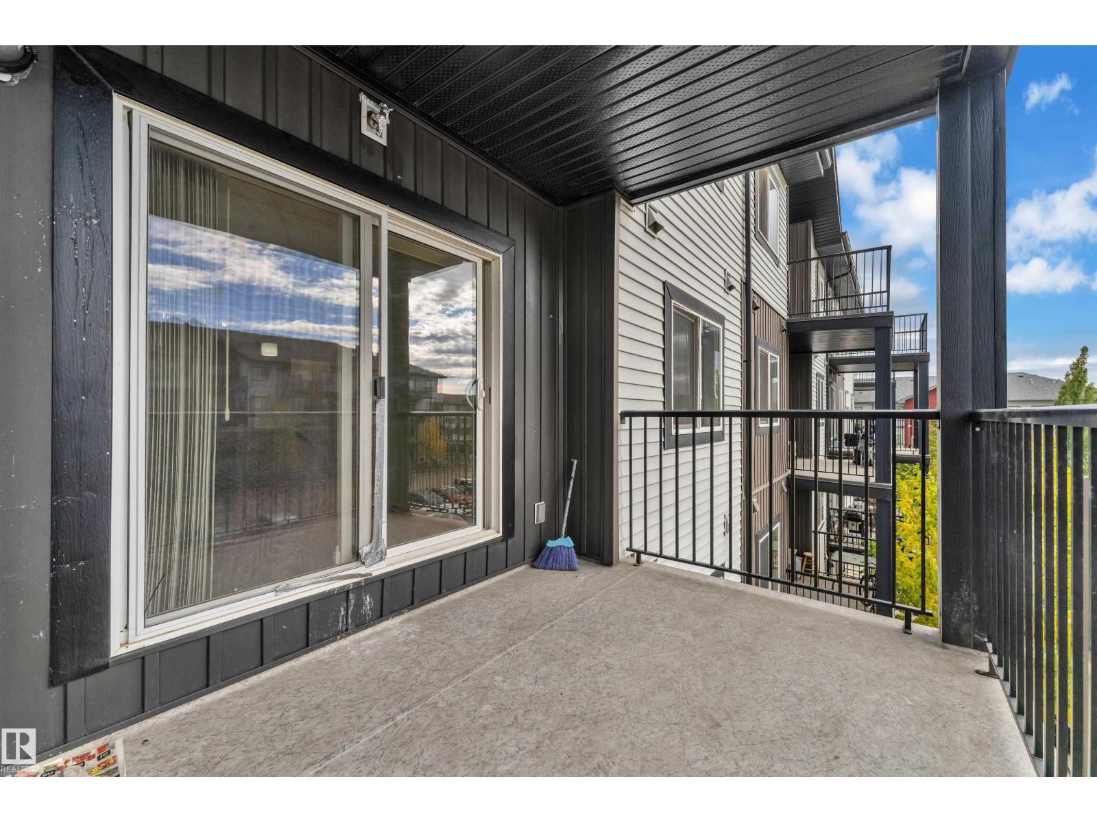 #320 3357 16a Av Nw Property Photo 28