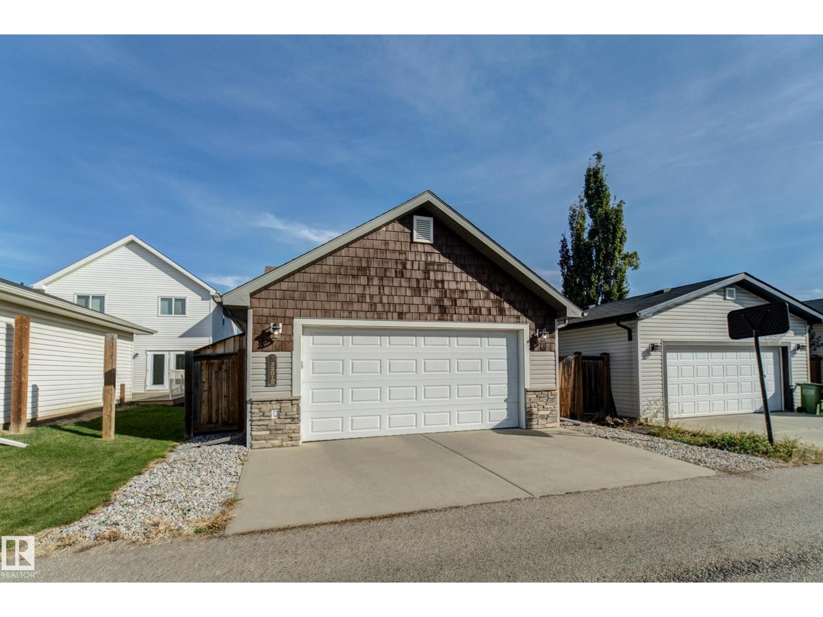 22015 97 Av Nw Property Photo 44