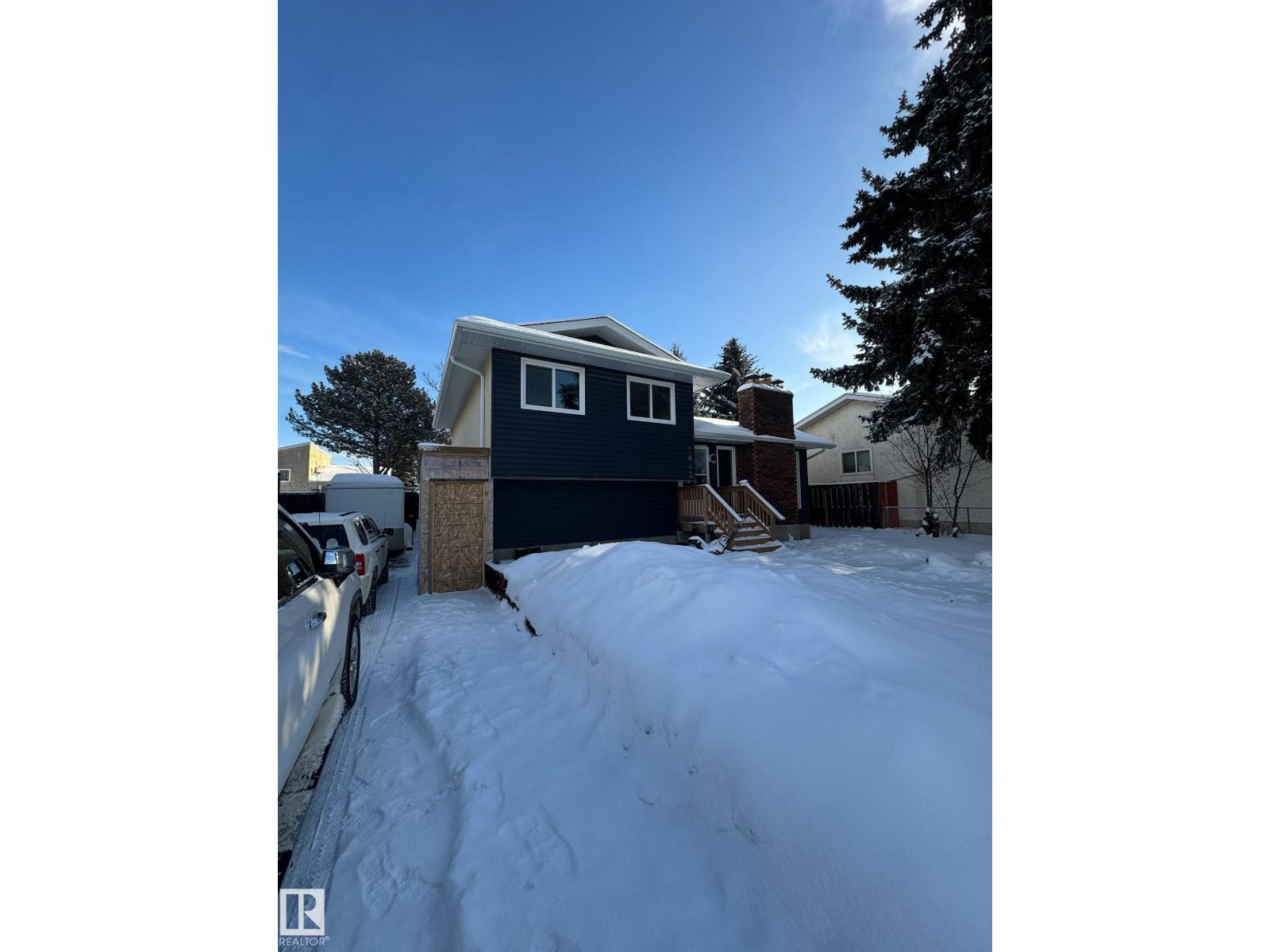 2043 49a Street Nw Property Photo 1