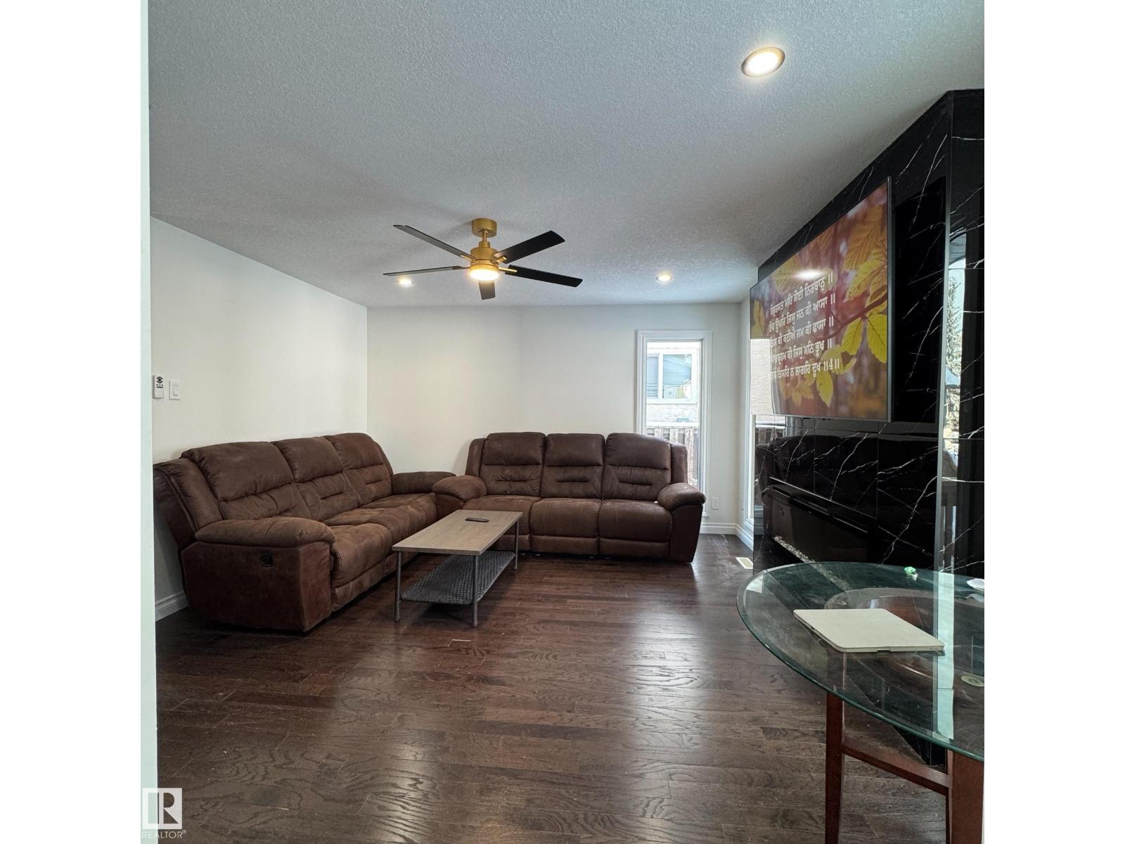 2043 49a Street Nw Property Photo 2