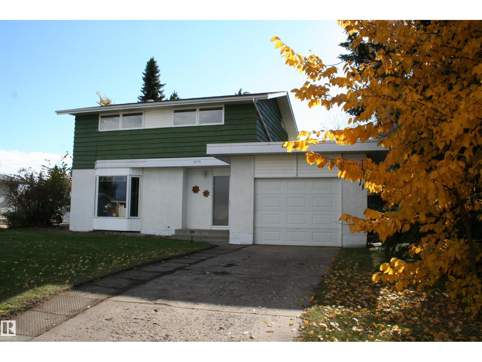 5219 57 Av Property Photo 1
