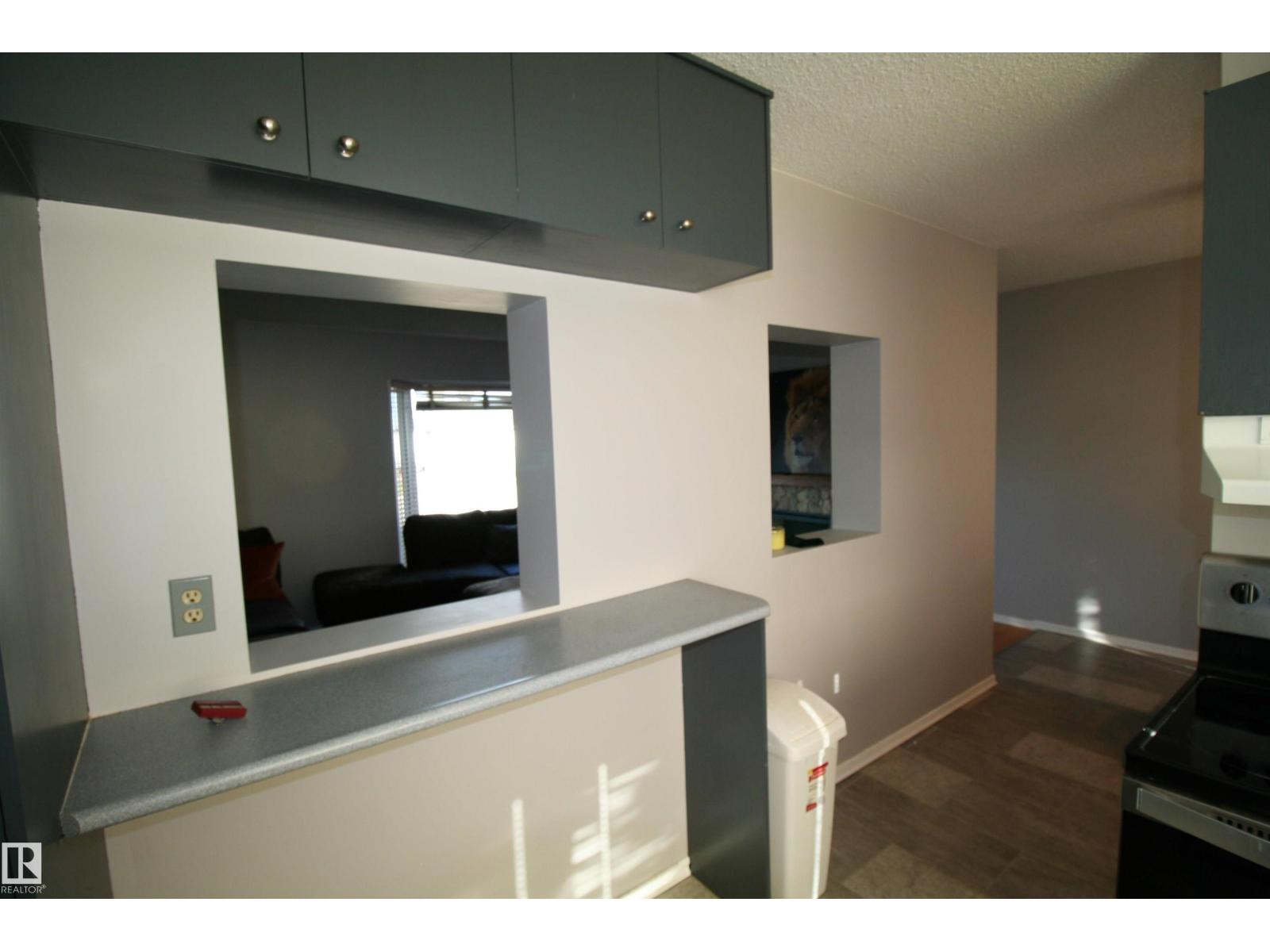5219 57 Av Property Photo 6