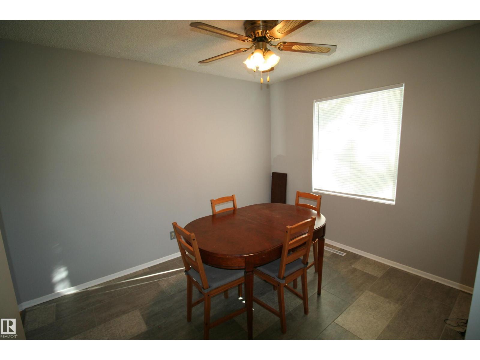 5219 57 Av Property Photo 7