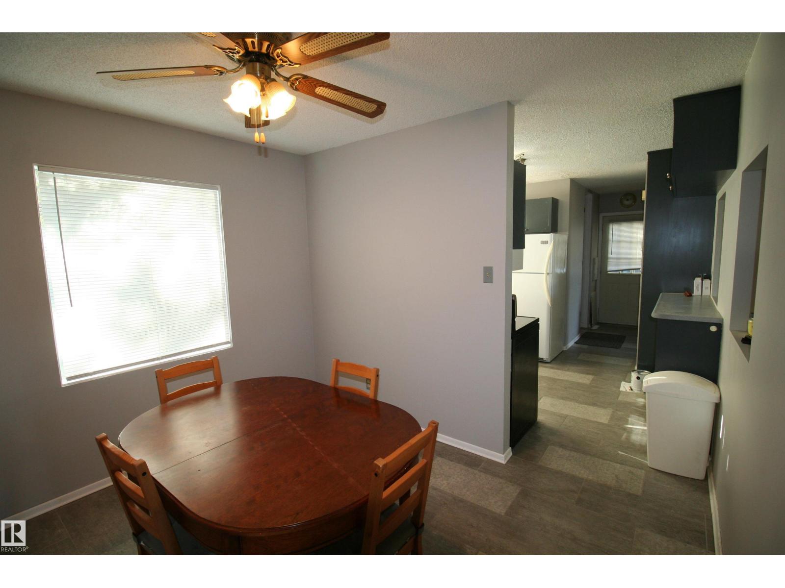 5219 57 Av Property Photo 8