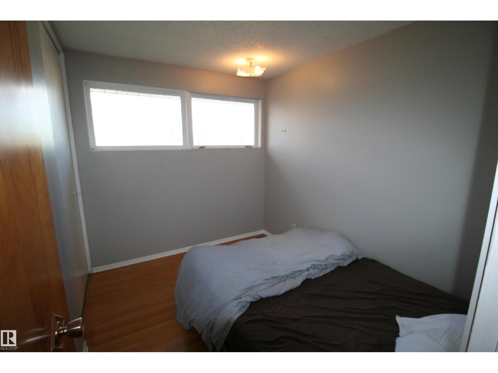 5219 57 Av Property Photo 16