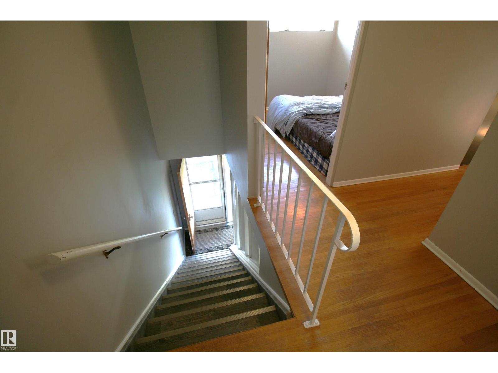 5219 57 Av Property Photo 19
