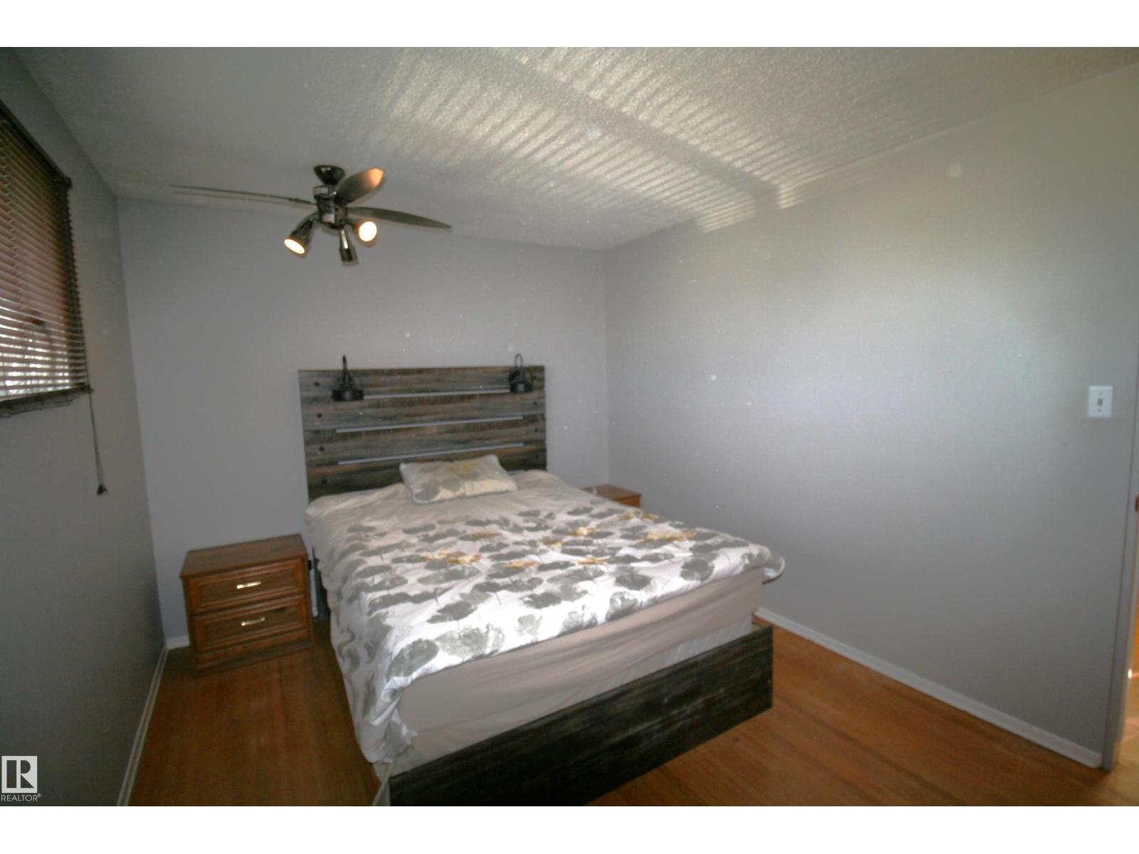 5219 57 Av Property Photo 25
