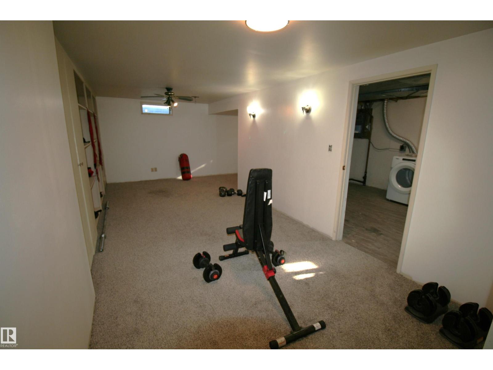 5219 57 Av Property Photo 29
