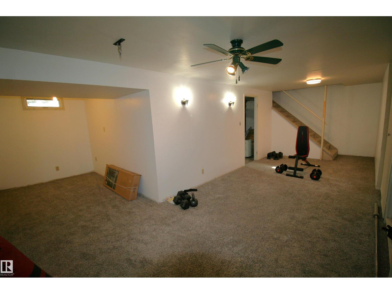 5219 57 Av Property Photo 31