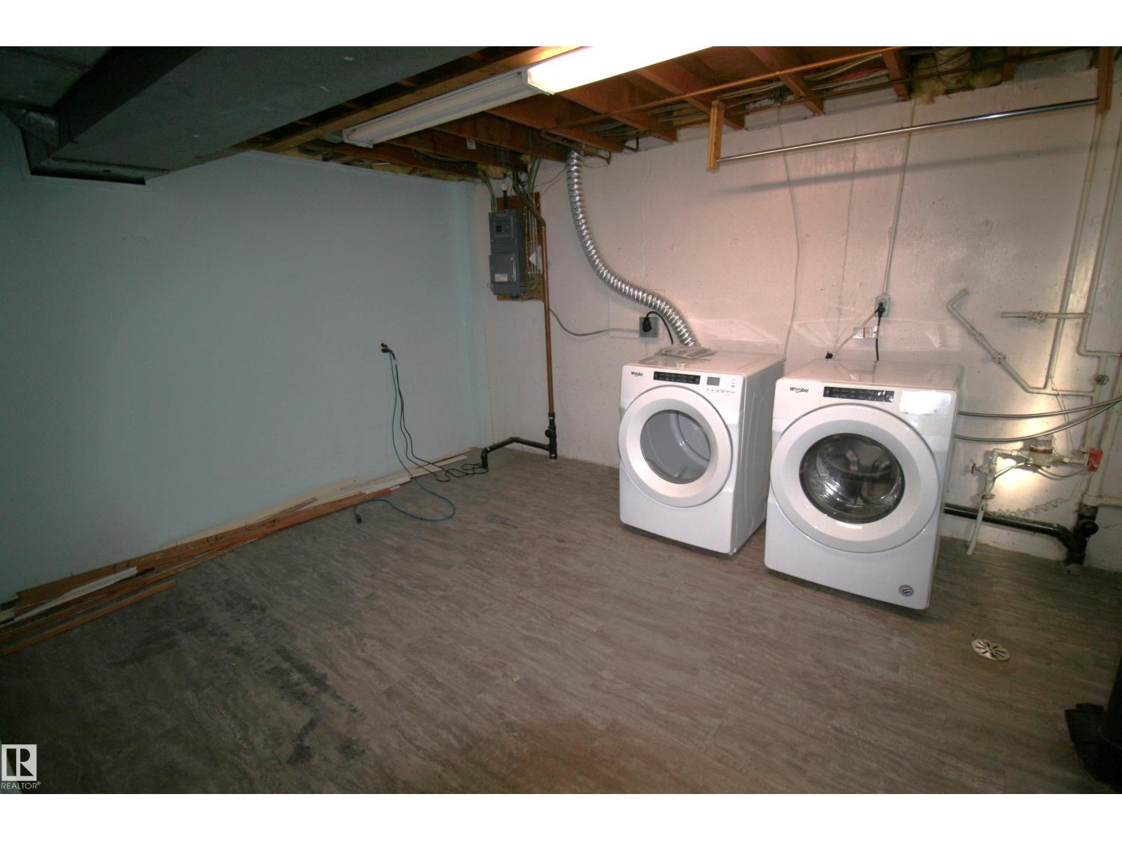 5219 57 Av Property Photo 33