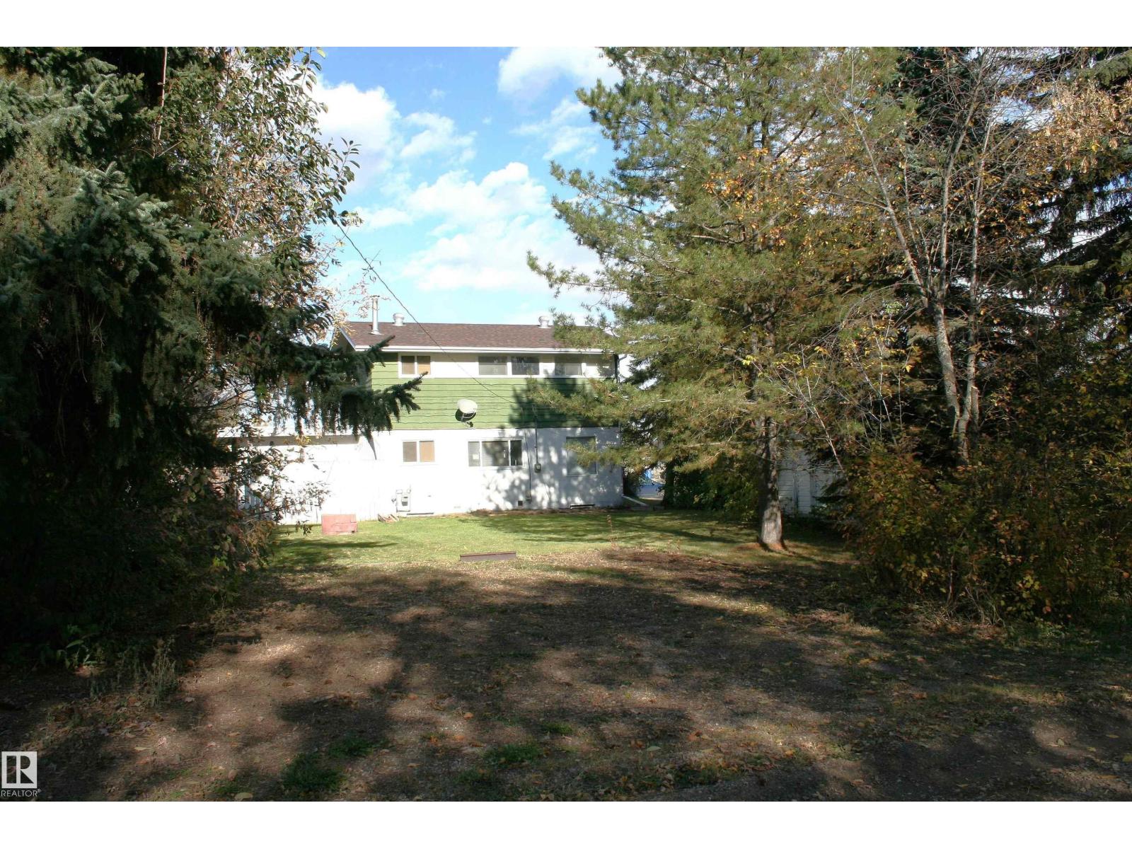 5219 57 Av Property Photo 34