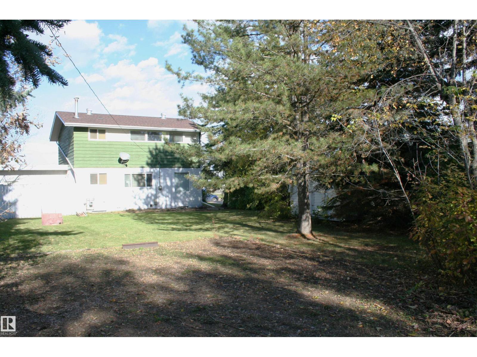5219 57 Av Property Photo 35