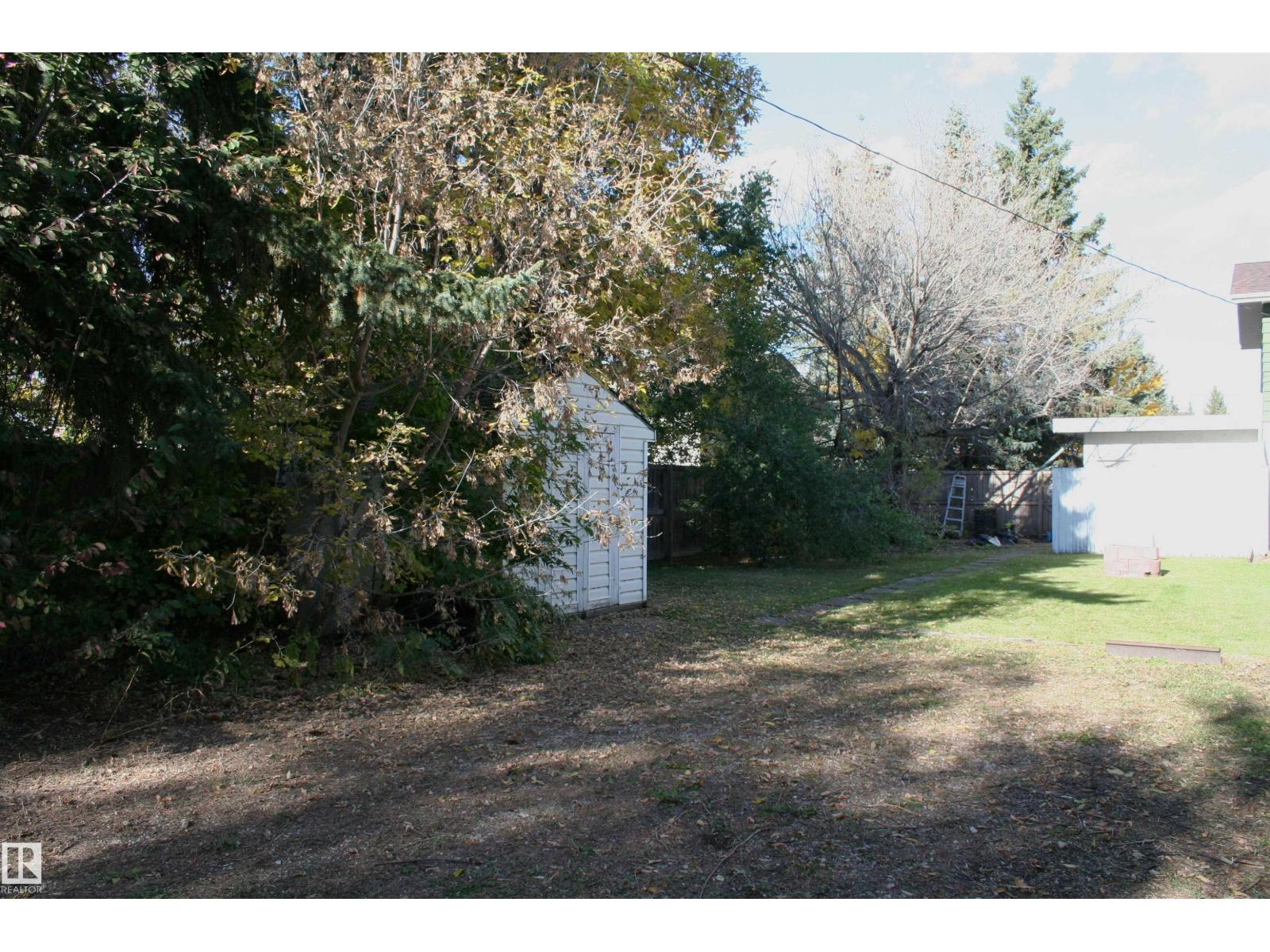 5219 57 Av Property Photo 36